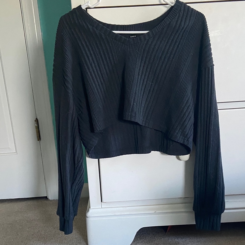 Black Ribbed v neck cropped Sweater